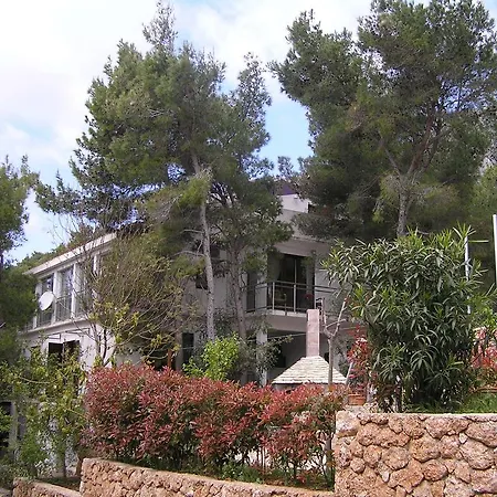 Ypsilon Sveta Nedelja (Hvar)