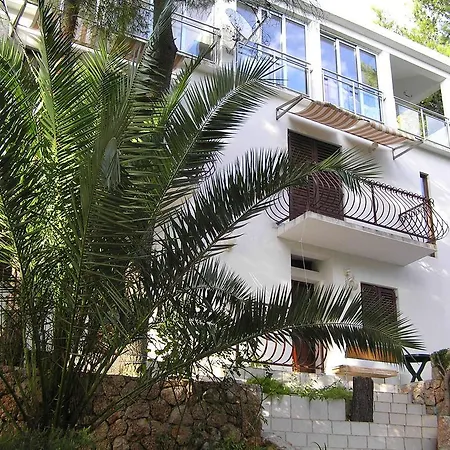 Ypsilon Sveta Nedelja (Hvar)