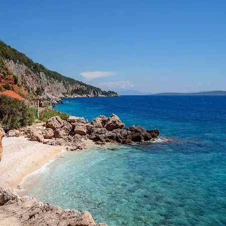 Ypsilon * Sveta Nedelja (Hvar)