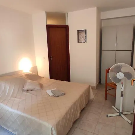 Ypsilon Sveta Nedelja (Hvar)